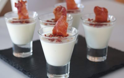 Video-Receta de panna cotta de parmesano con crujiente de jamón
